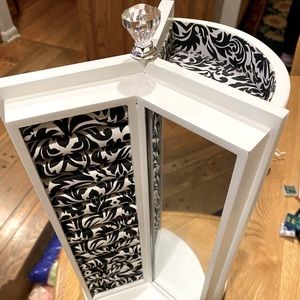 Rotating jewelry organizer